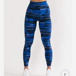 NWT ALPHALETE Surface Pocket Legging- Size Large